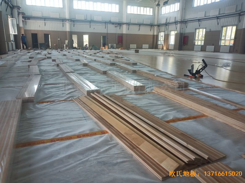 新疆克拉瑪依市獨山子虹園小區體育館體育地板施工案例