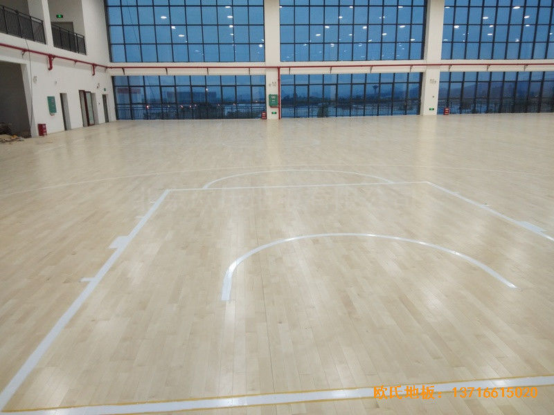 廣西高新開發(fā)區(qū)五菱小區(qū)體育館運動木地板安裝案例0