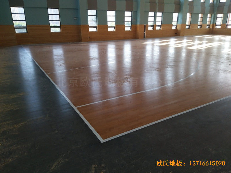 武漢廣阜屯小學(xué)清江錦城分校籃球館運(yùn)動(dòng)地板施工案例0