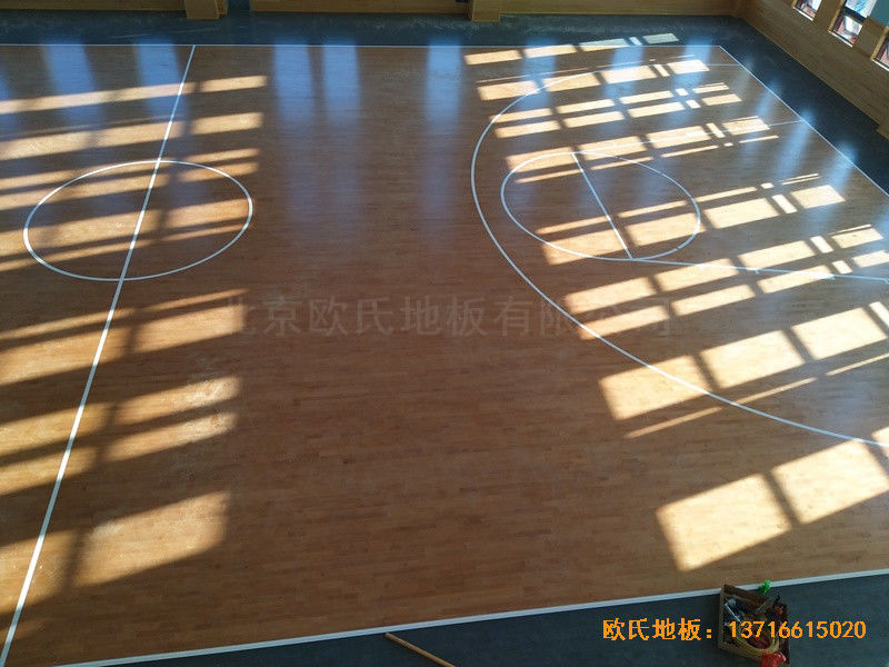 武漢廣阜屯小學(xué)清江錦城分校籃球館運(yùn)動(dòng)地板施工案例4