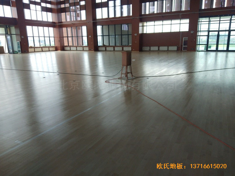 河北工程大學新校區籃球館體育地板施工案例3