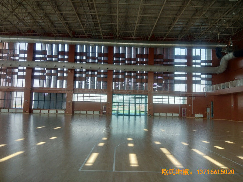 河北工程大學新校區籃球館體育地板施工案例4