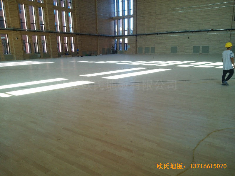 河北雄縣第三高中籃球館運動木地板施工案例4
