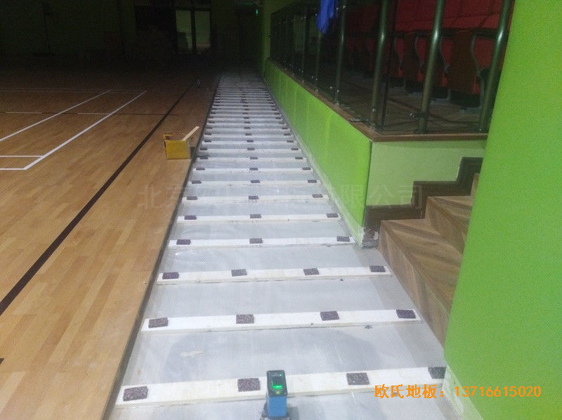 深圳普林斯頓小學籃球館運動地板施工案例2