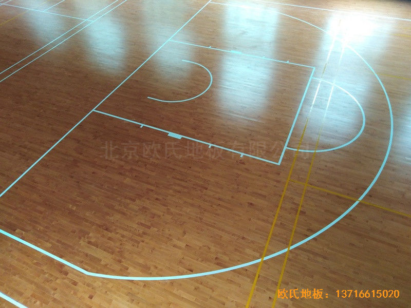 北大貴陽附屬實(shí)驗(yàn)學(xué)校運(yùn)動館運(yùn)動木地板鋪設(shè)案例3