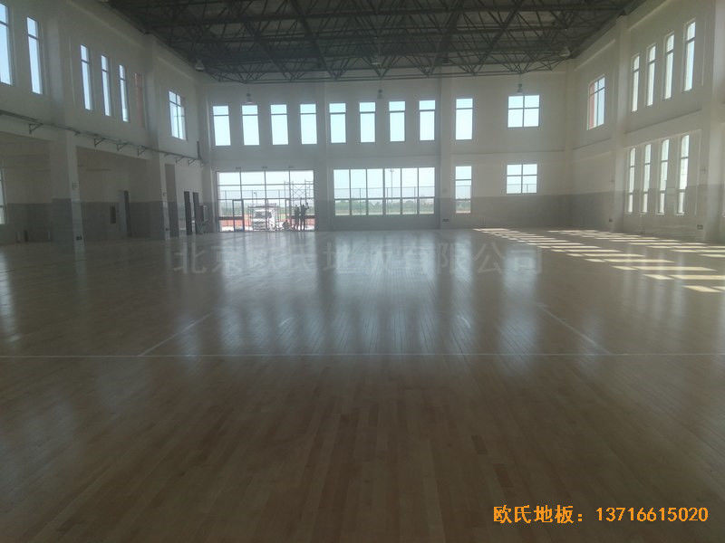 山東沾化第三實(shí)驗(yàn)小學(xué)體育館運(yùn)動(dòng)木地板鋪裝案例0