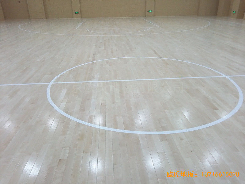 山東濟南歷下區(qū)燕山學校籃球館運動木地板施工案例4