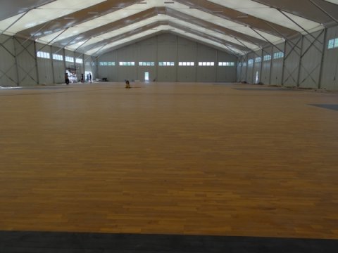 籃球館方應(yīng)選擇品牌運動木地板