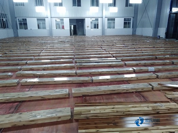 普通運(yùn)動體育地板施工團(tuán)隊