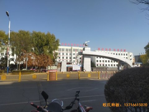 鄂爾多斯準(zhǔn)格爾旗世紀(jì)中學(xué)運動地板鋪