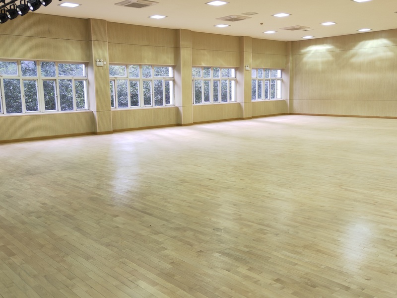 上海豐莊西路綠地小學舞臺木地板施工案例