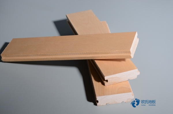 松木運(yùn)動(dòng)籃球木地板報(bào)價(jià)