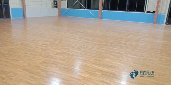 購買籃球地板較好的1